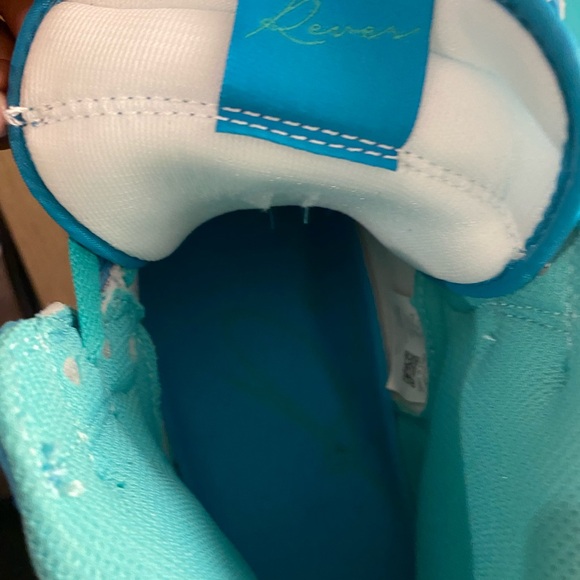 Kool Kia’s size 12 I’m willing tog to negotiate the price - Picture 7 of 9